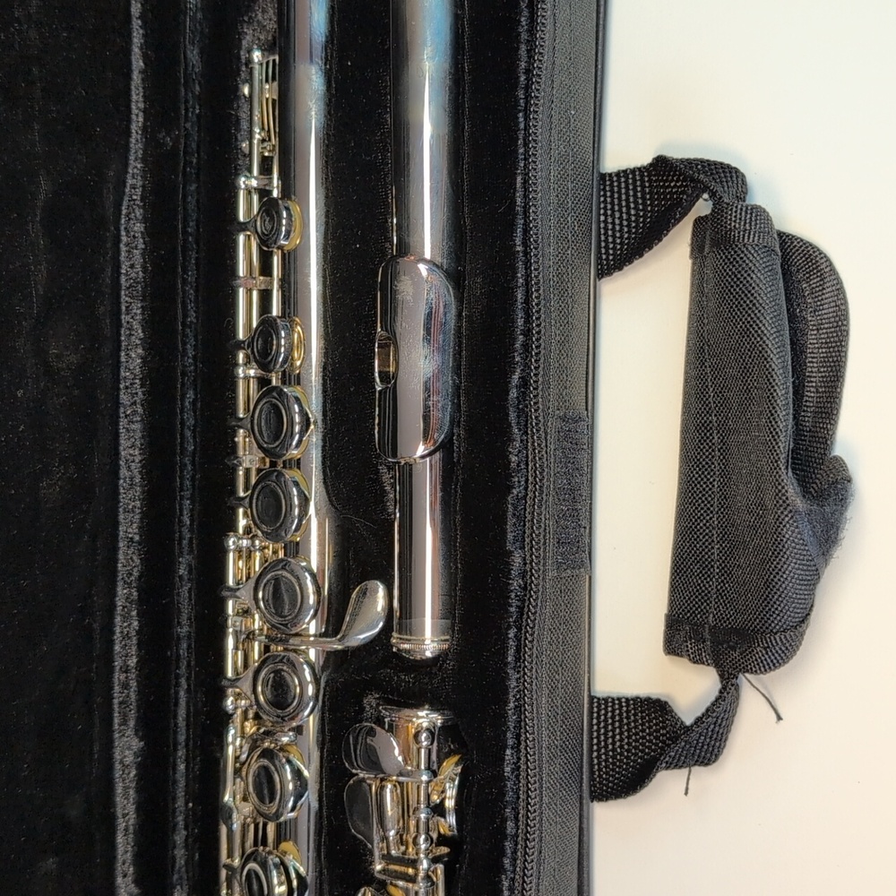 Flute with Case - Picture 4 of 9